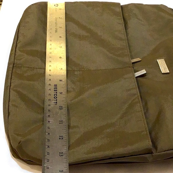 Baggallini expandable packable travel bag iPad carry - Picture 10 of 12